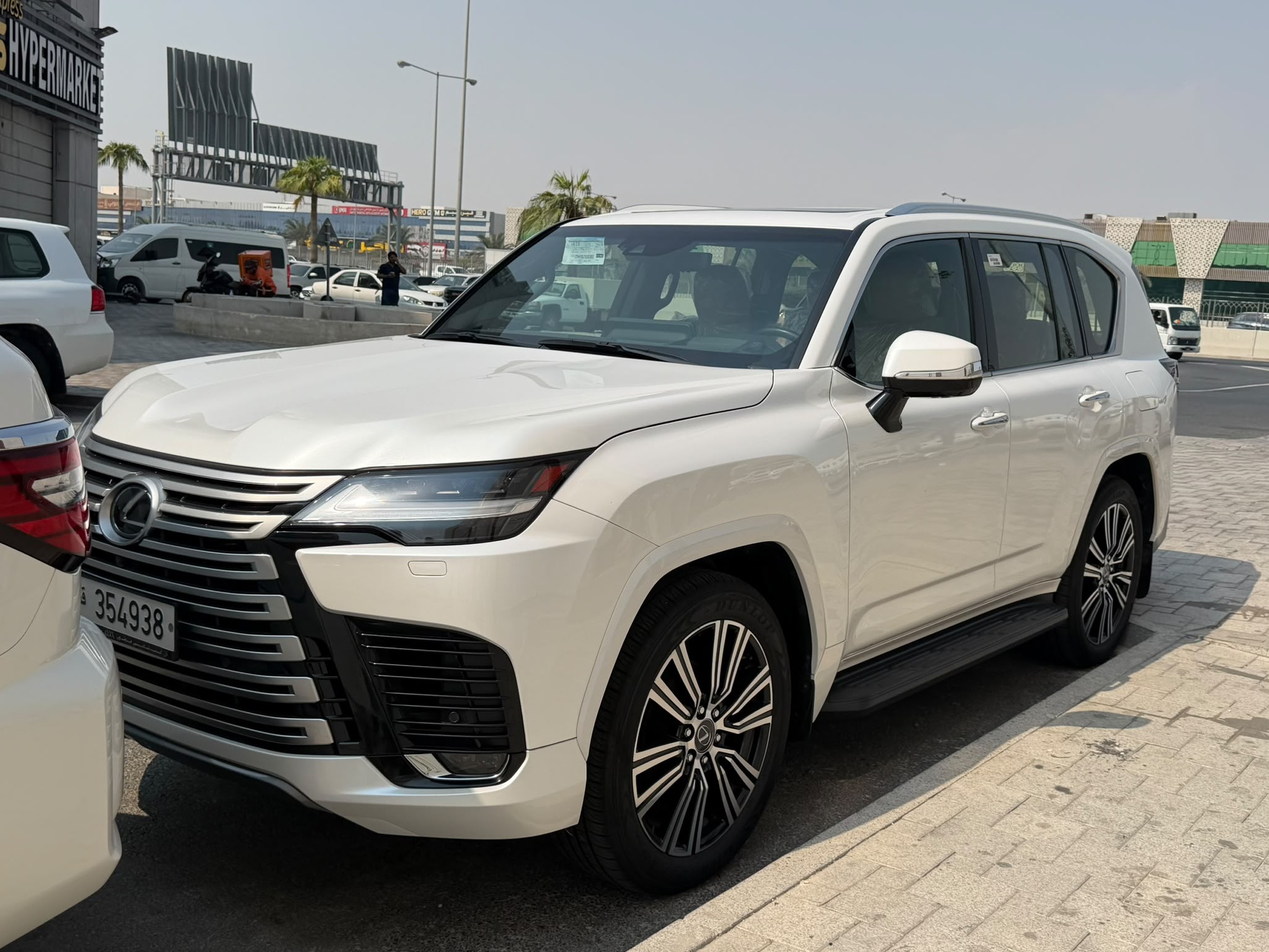 Lexus LX 600 Luxury  2024 - Image 2