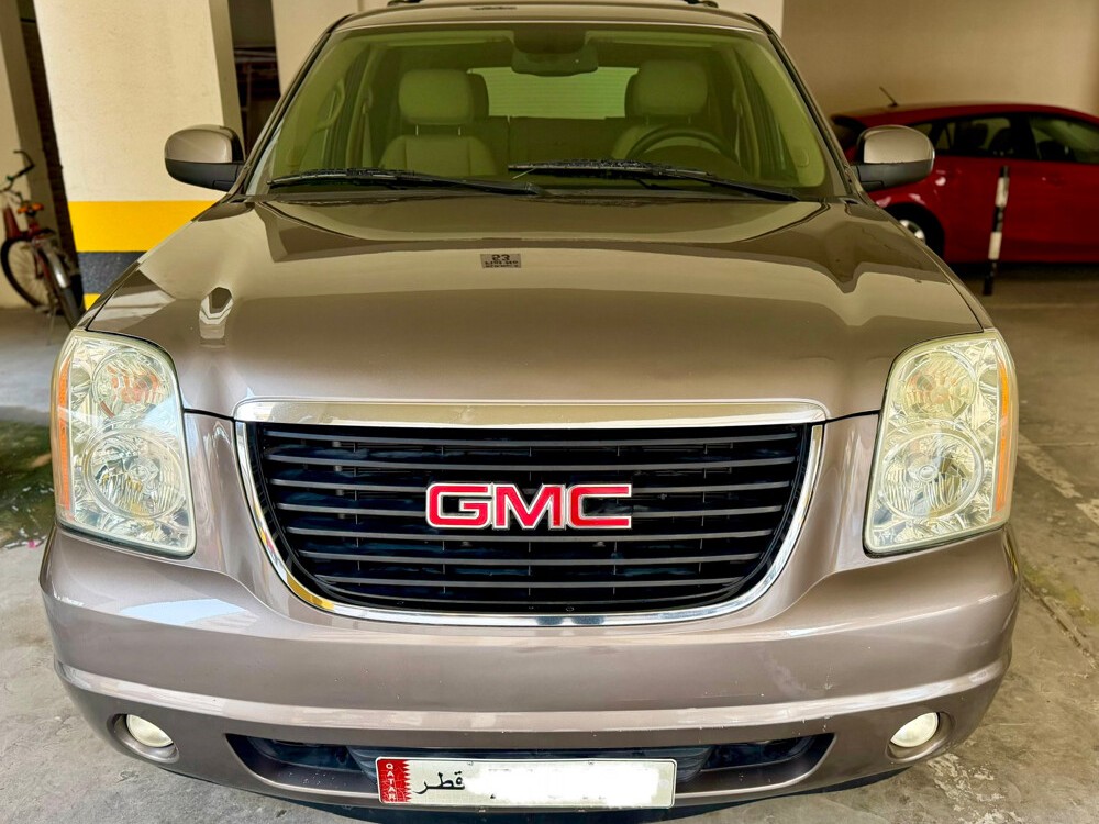 GMC Yukon SLE 2011 - Image 1