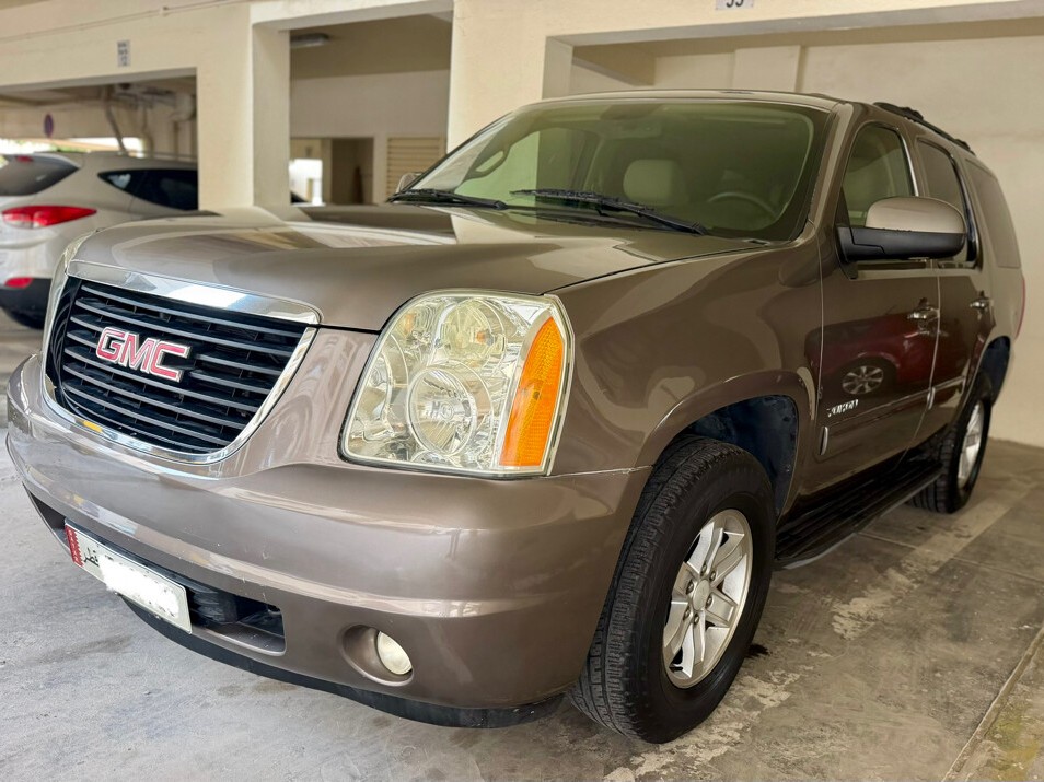GMC Yukon SLE 2011 - Image 2