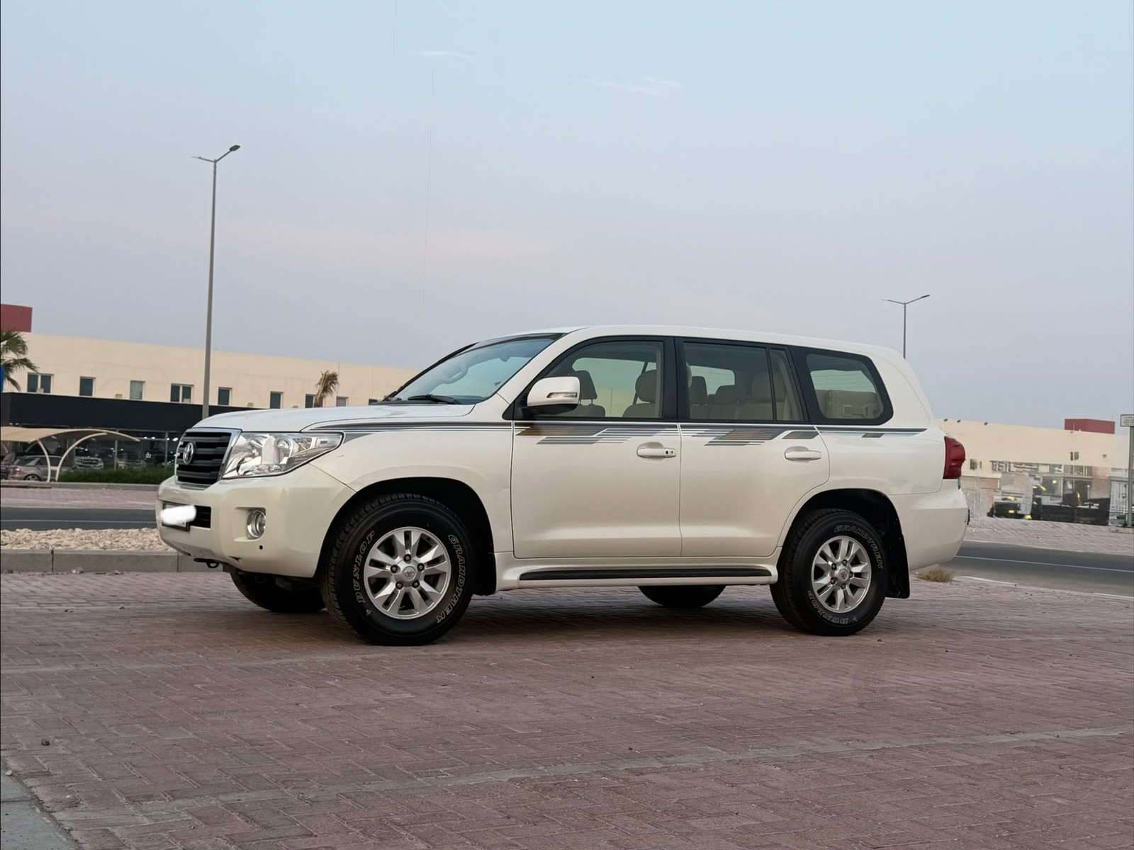 تويوتا لاند كروزر جي اكس ار v6 2015 - Image 1