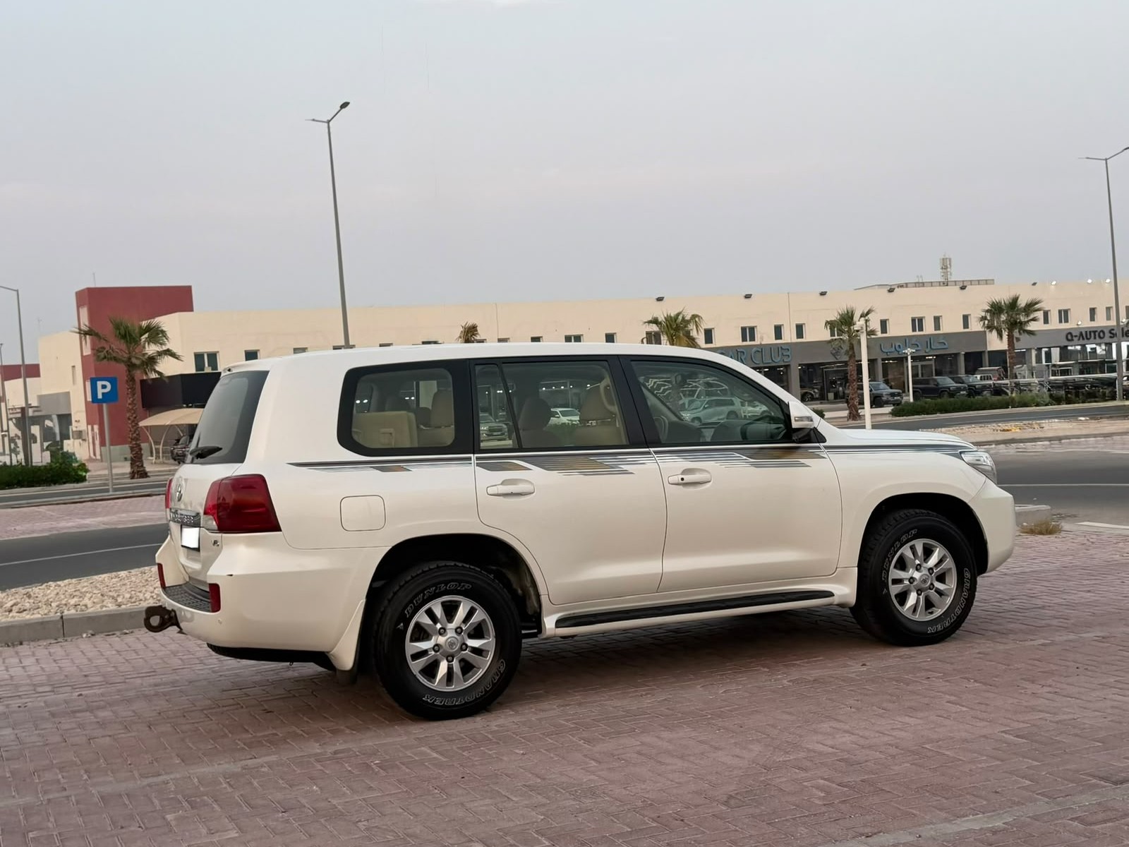تويوتا لاند كروزر جي اكس ار v6 2015 - Image 3