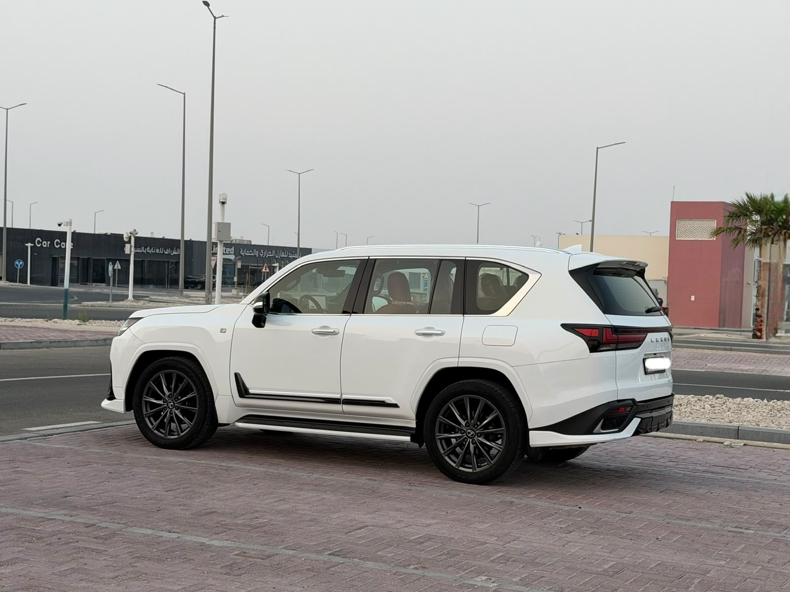 Lexus LX 600  F-Sport 2024 - Image 4