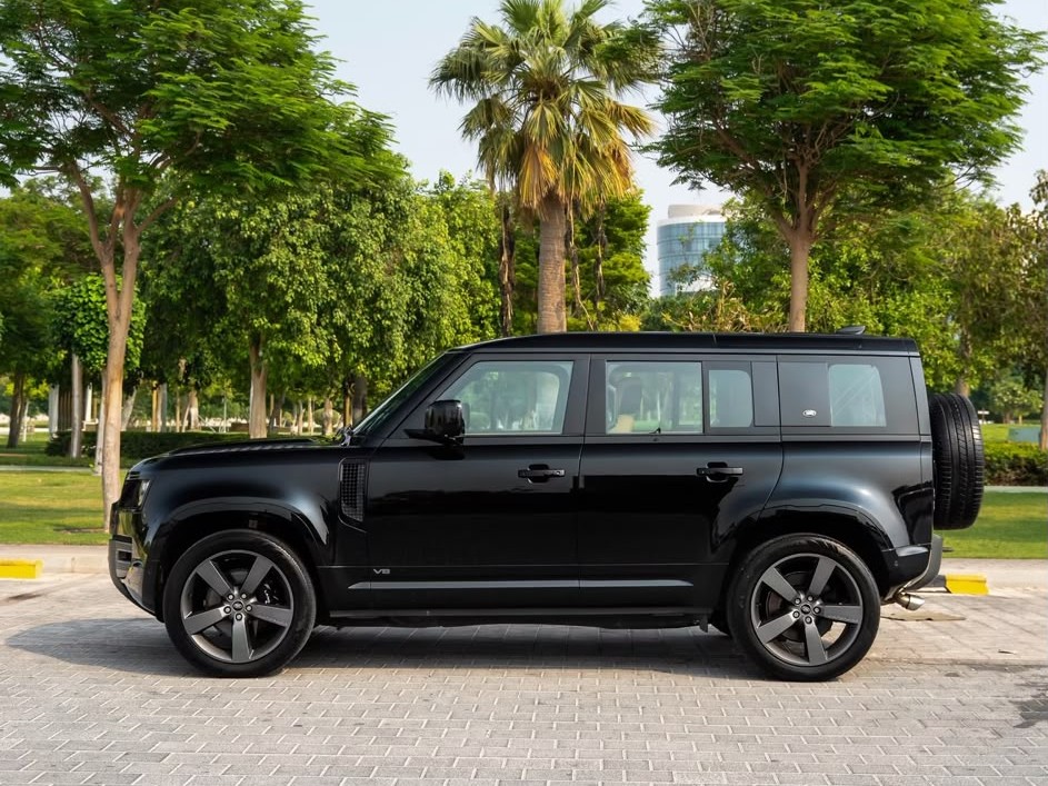 Land Rover Defender 110 2023 - Image 3