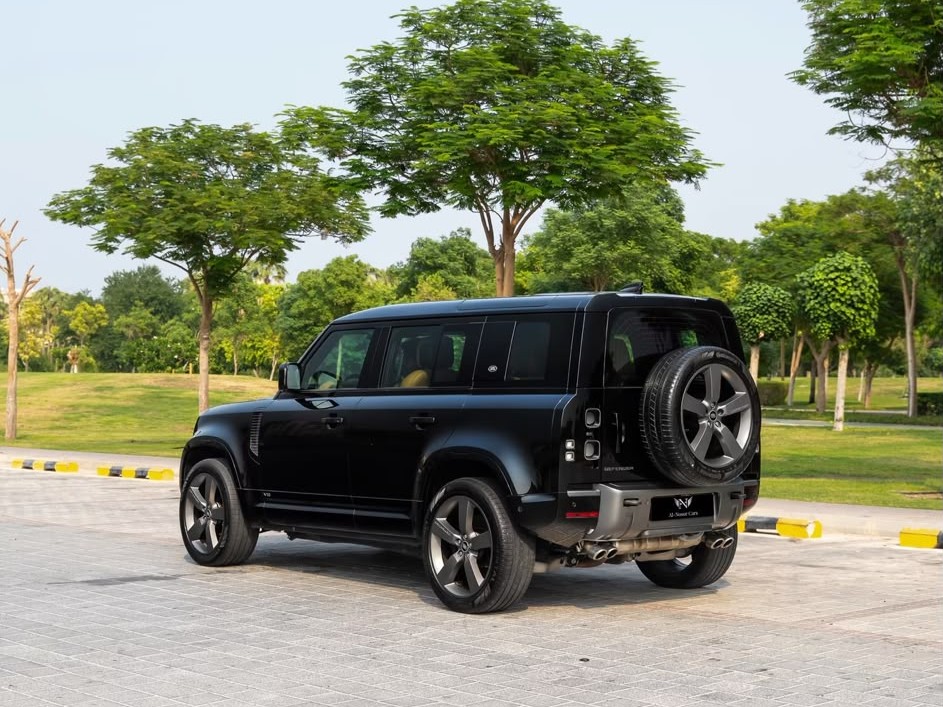 Land Rover Defender 110 2023 - Image 4