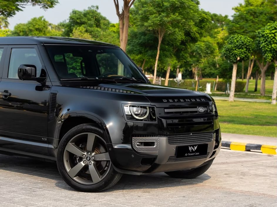 Land Rover Defender 110 2023 - Image 2