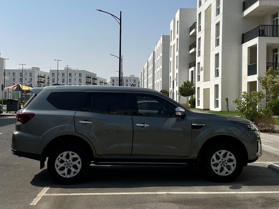 Nissan Xterra TITANIUM 2024 - Image 2
