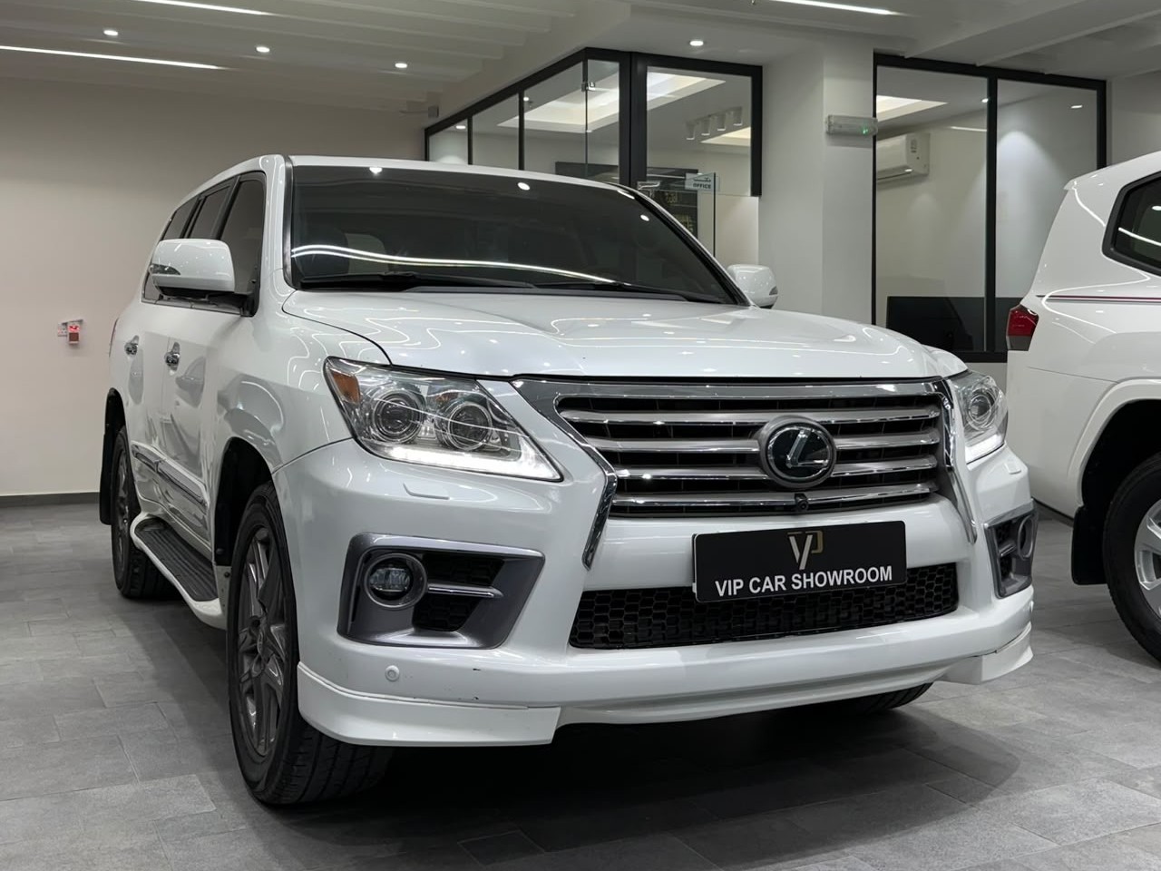 Lexus LX 570 S 2013 - Image 1