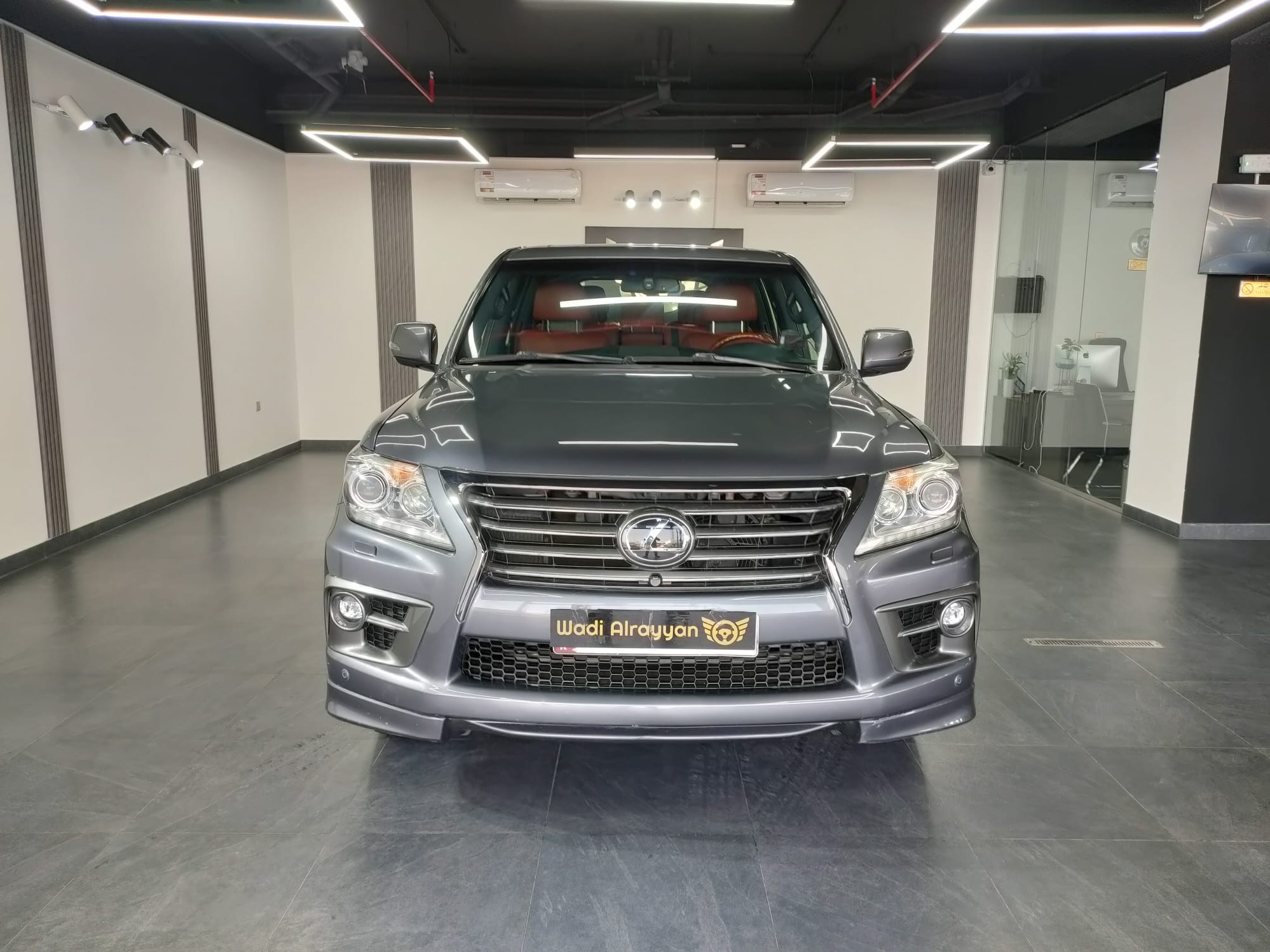 Lexus LX 570 2015 - Image 2