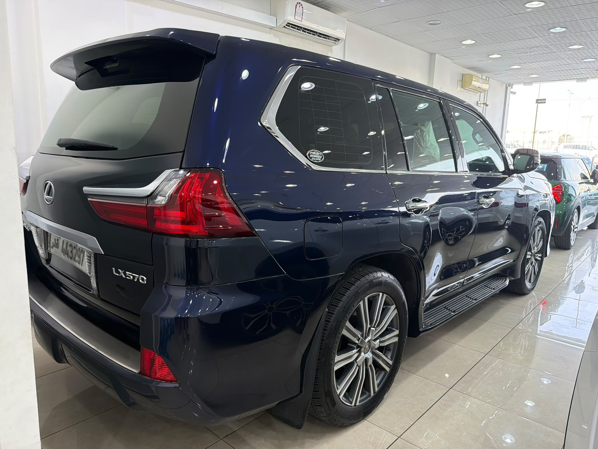 Lexus LX 570 S 2017 - Image 4