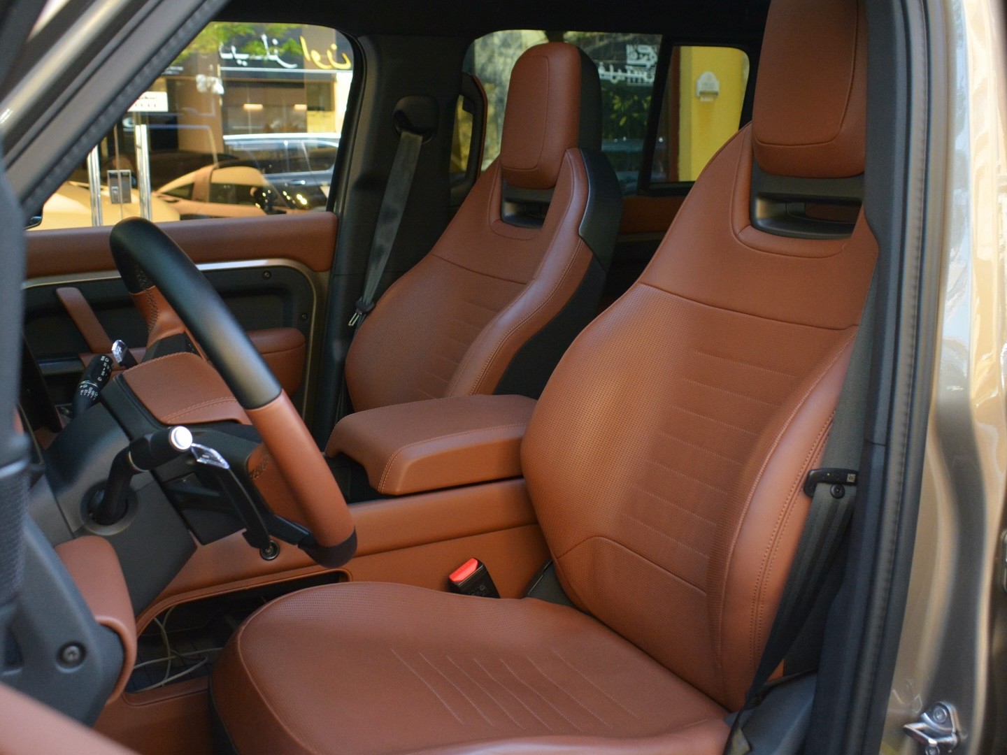 Land Rover Defender OCTA 2025 - Image 2