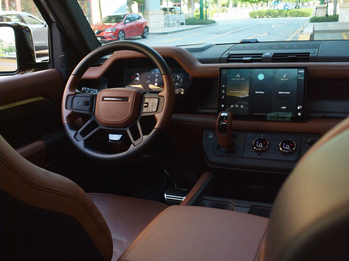Land Rover Defender OCTA 2025 - Image 4