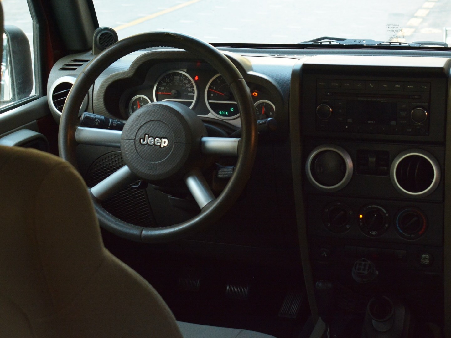 Jeep Wrangler Sahara 2009 - Image 4