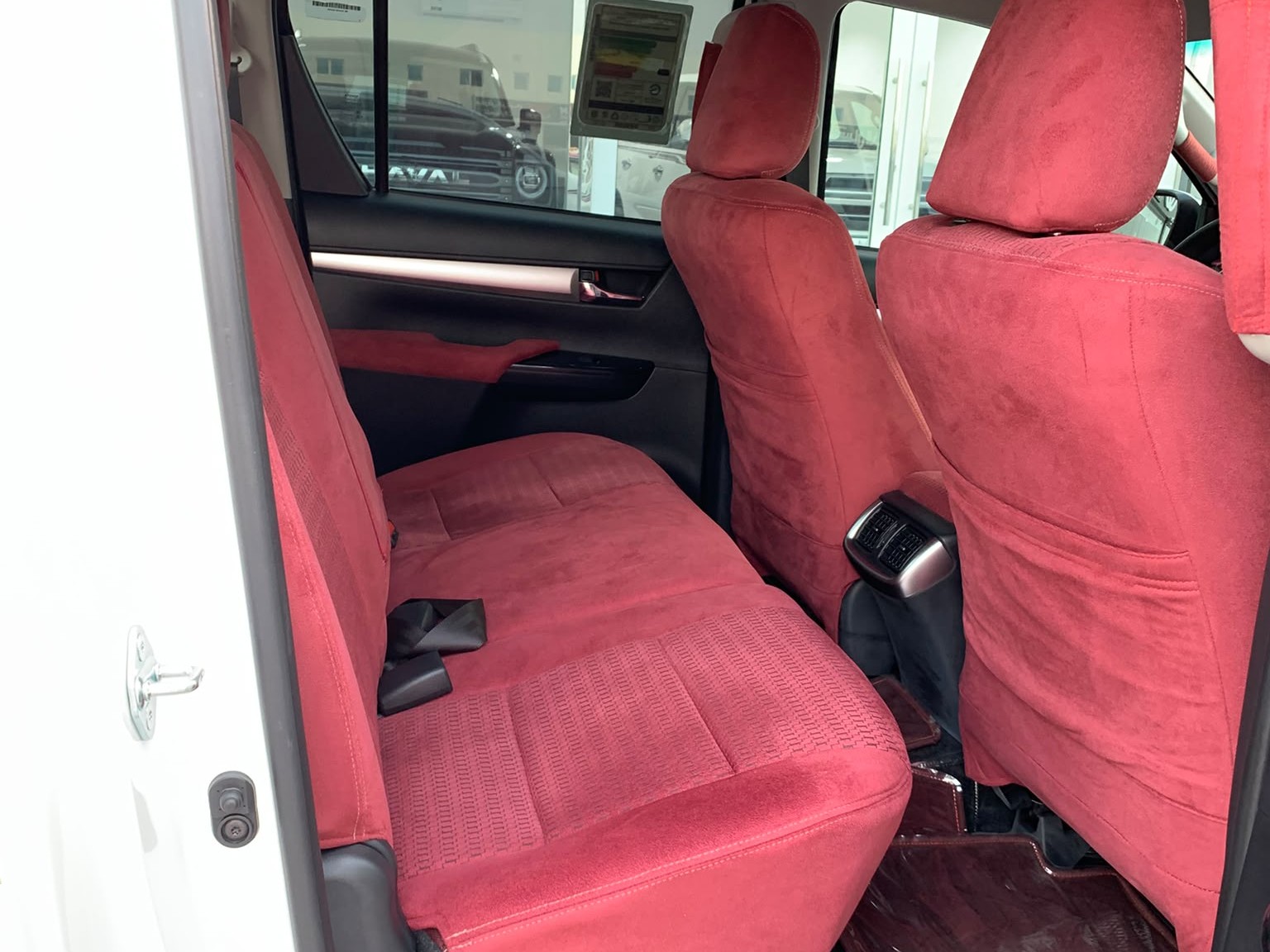 تويوتا هايلكس 4X4 2026 - Image 2