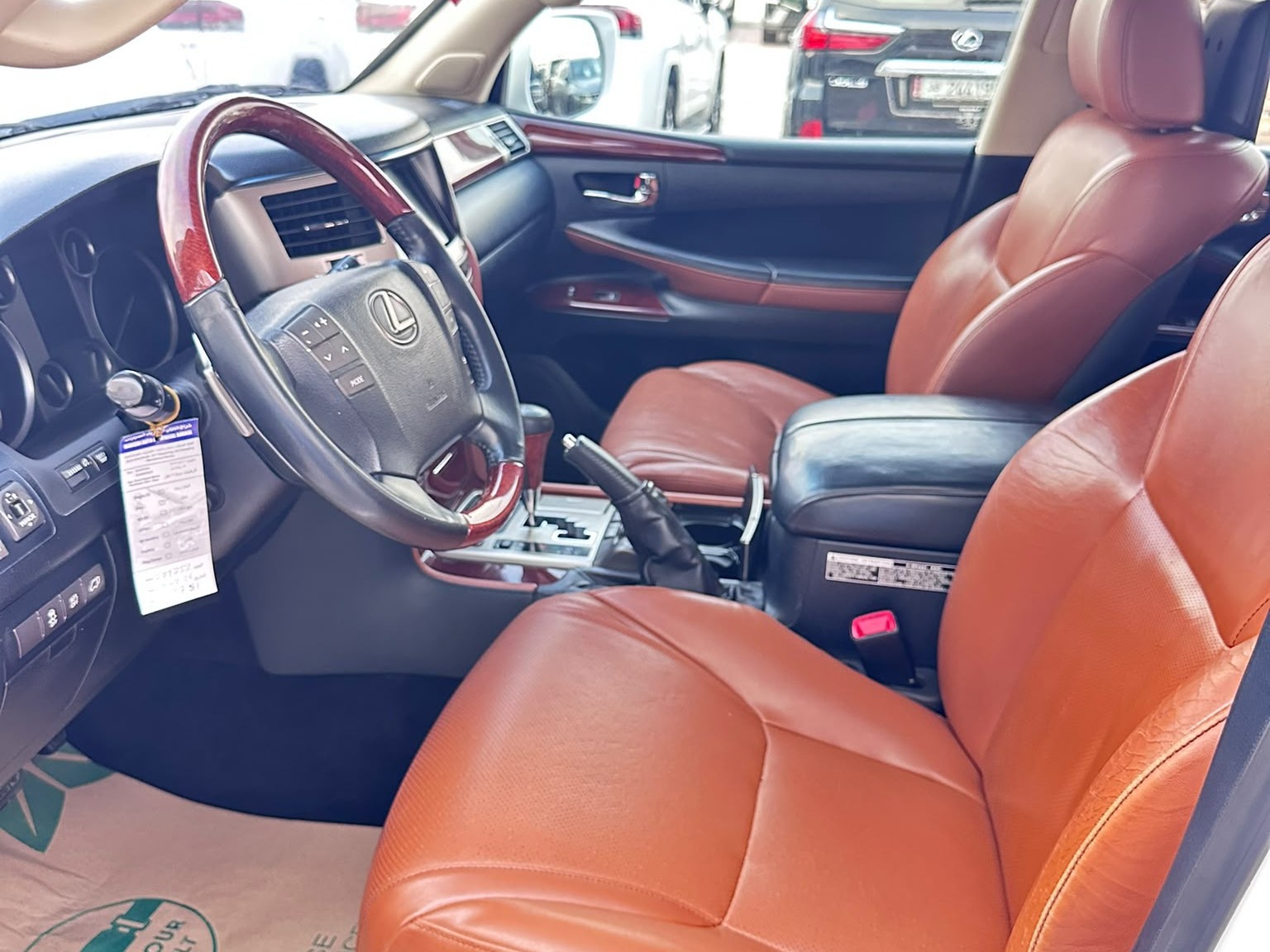 Lexus LX 570 2014 - Image 2