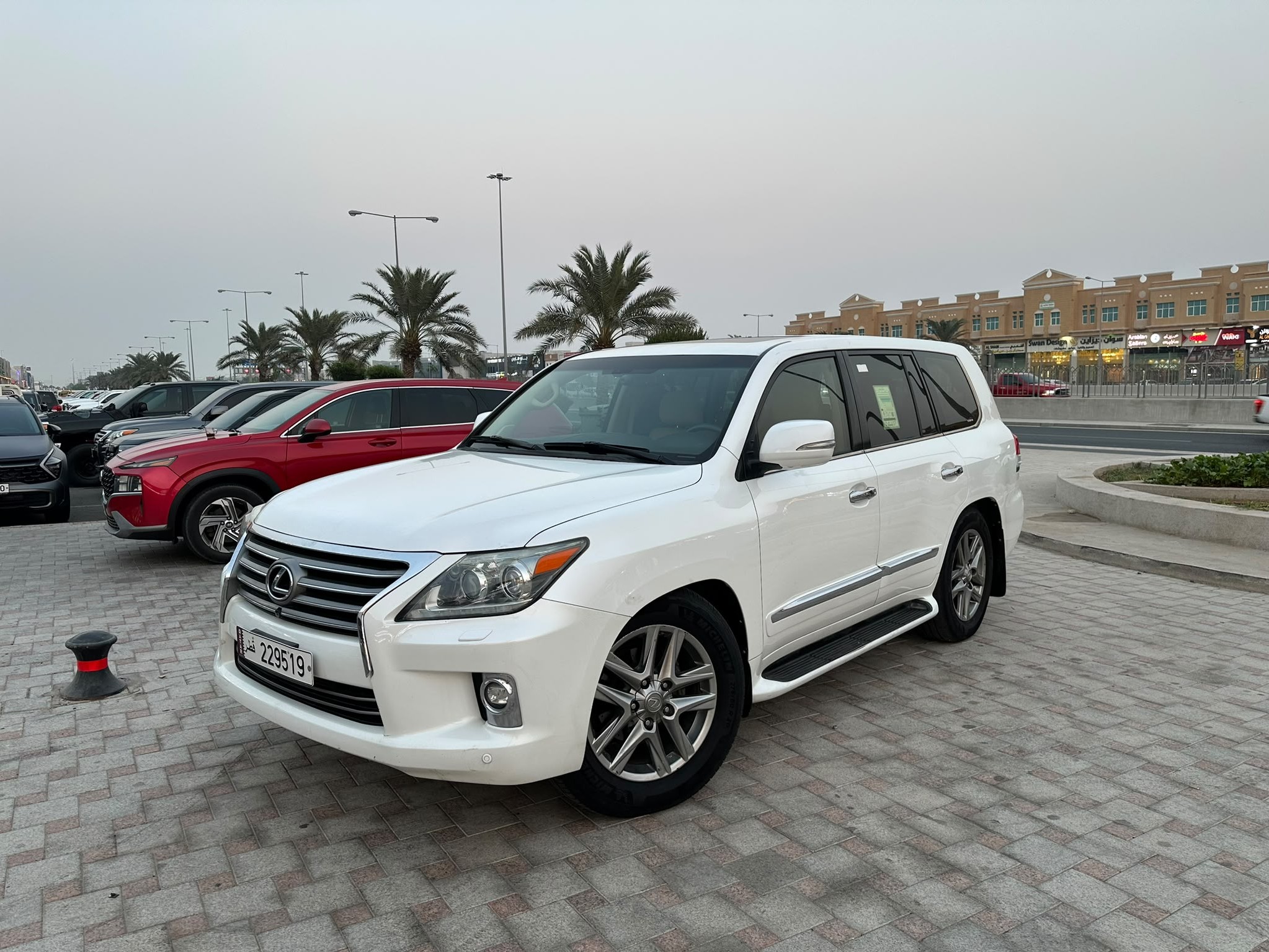 لكزس ال اكس 570 2014 - Image 2