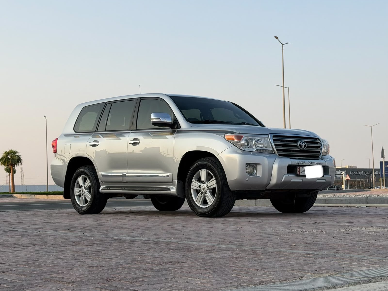 تويوتا لاند كروزر جي اكس ار v8 2014 - Image 1