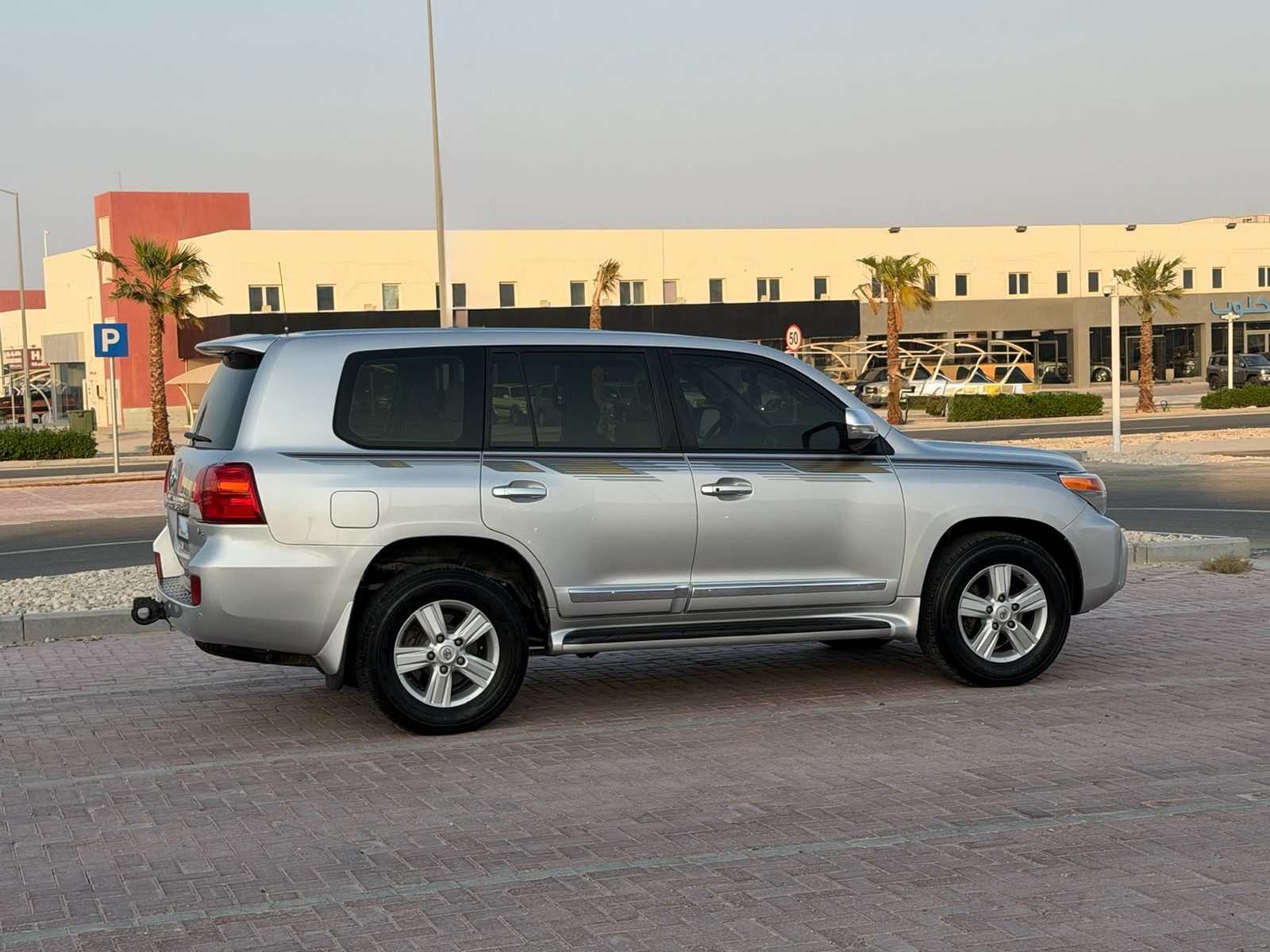 تويوتا لاند كروزر جي اكس ار v8 2014 - Image 2