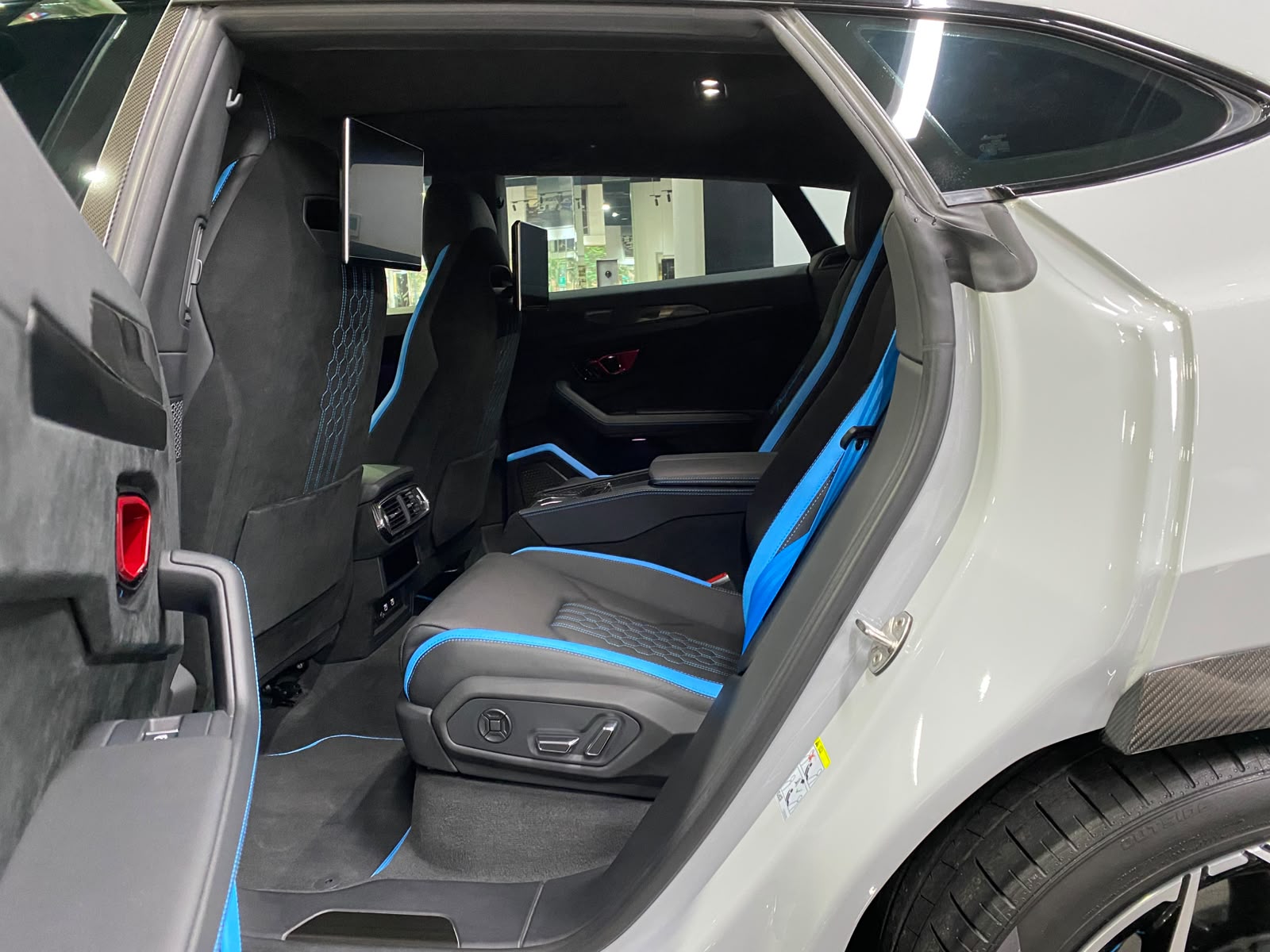 Lamborghini Urus Performante 2023 - Image 3