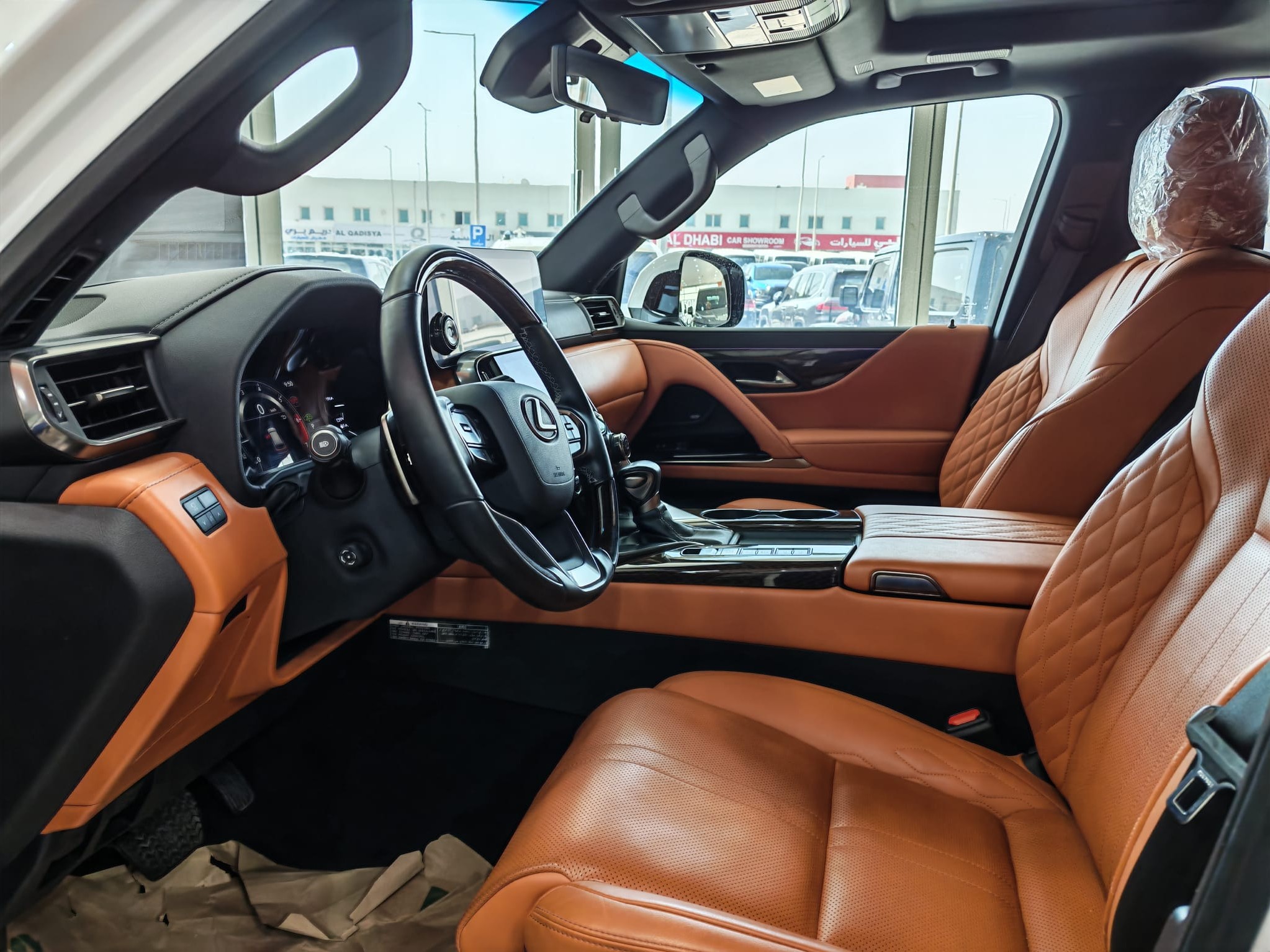 Lexus LX 600 VIP 2023 - Image 2
