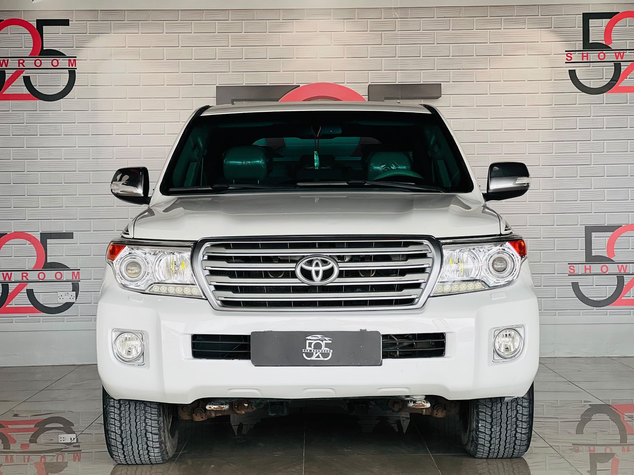 Toyota Land Cruiser GXR v8 2009 - Image 2