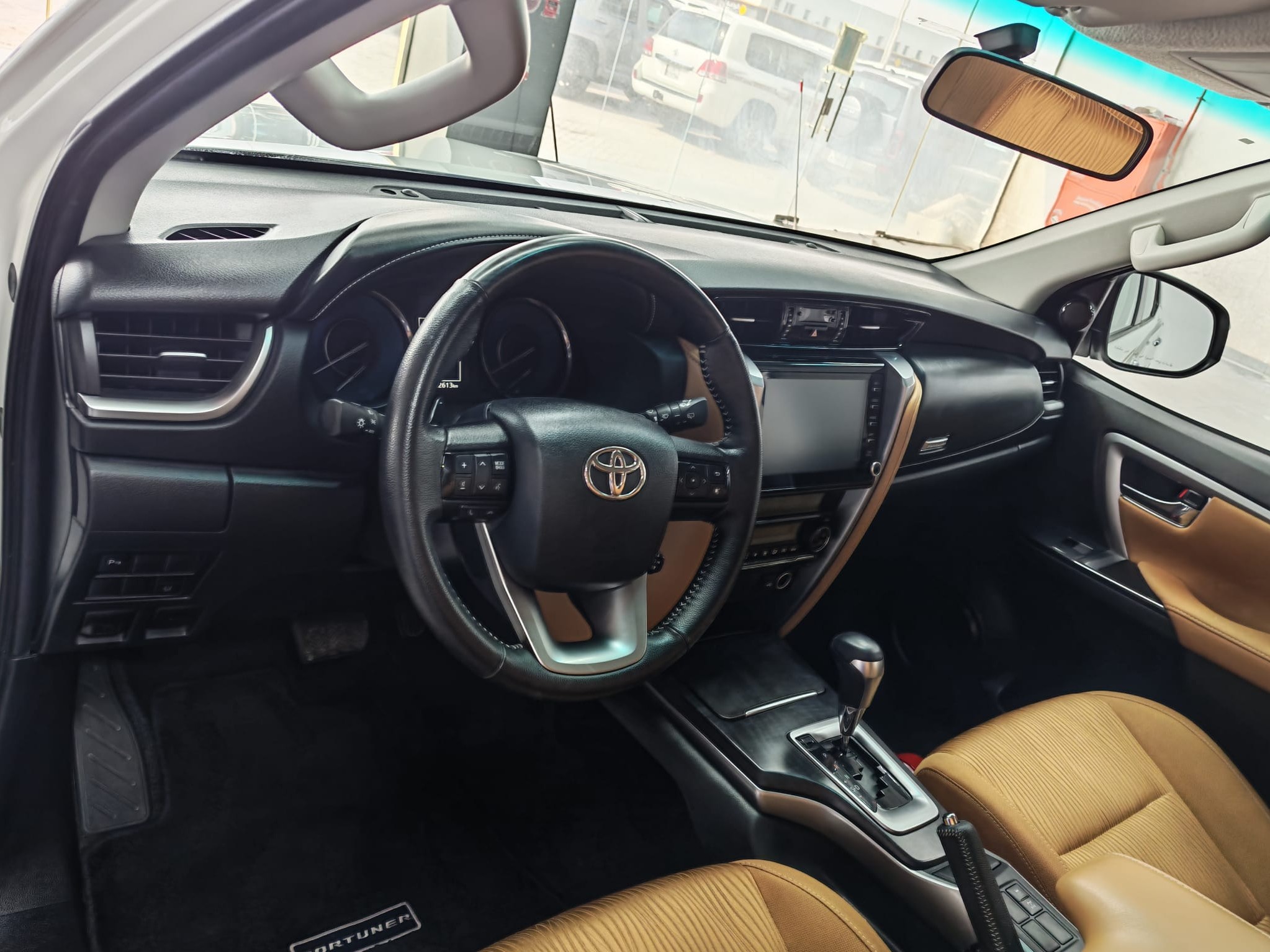 Toyota Fortuner V6 2024 - Image 2