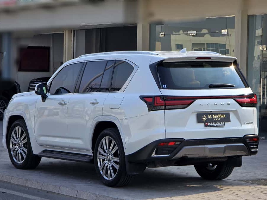 Lexus LX 600 Luxury  2023 - Image 3