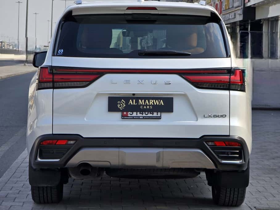 Lexus LX 600 Luxury  2023 - Image 4
