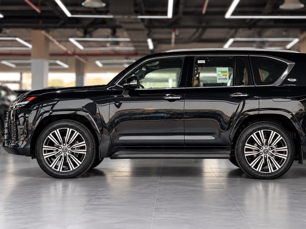 Lexus LX 600 Luxury  2026 - Image 3