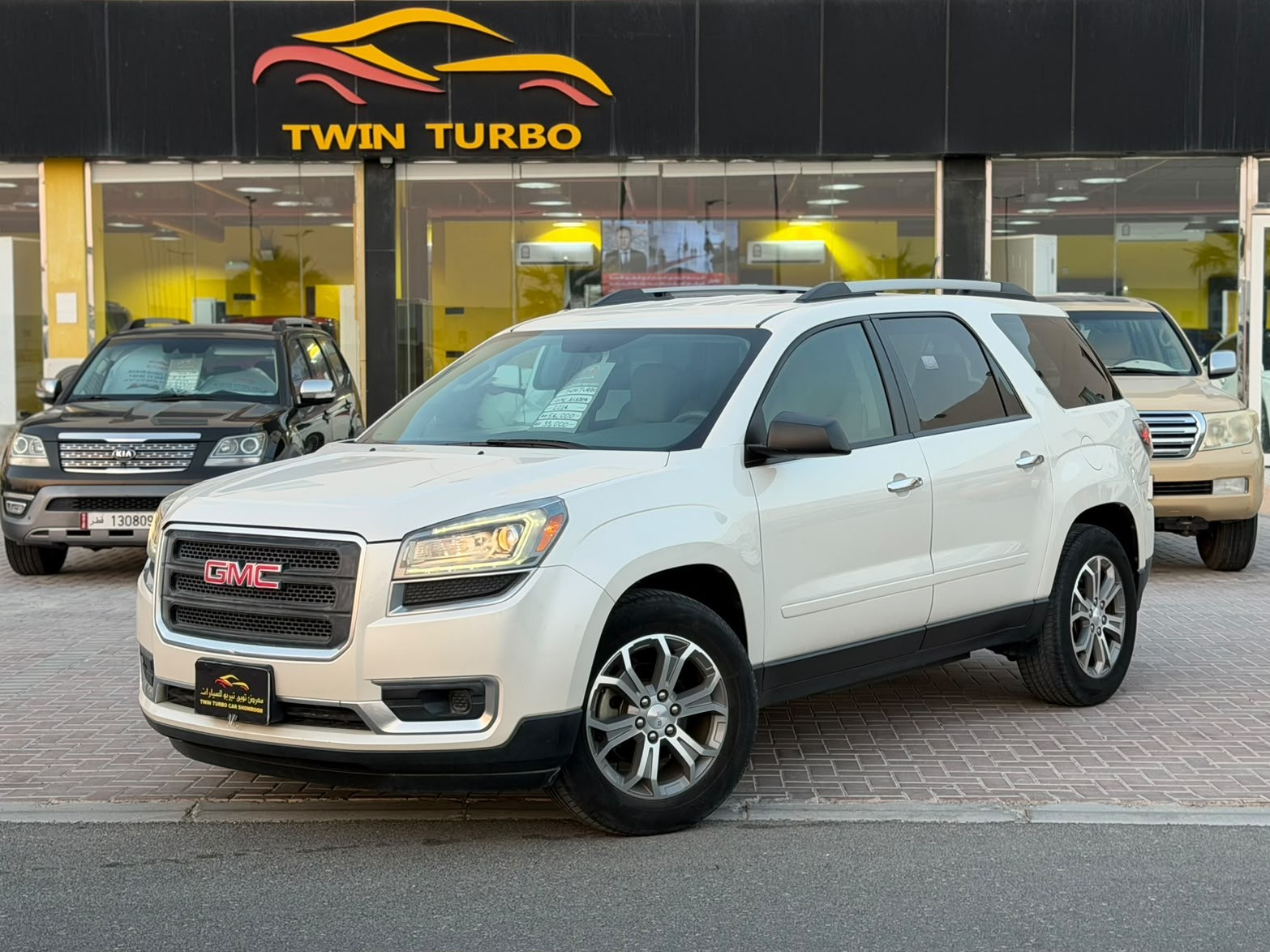 GMC Acadia 2014 - Image 2