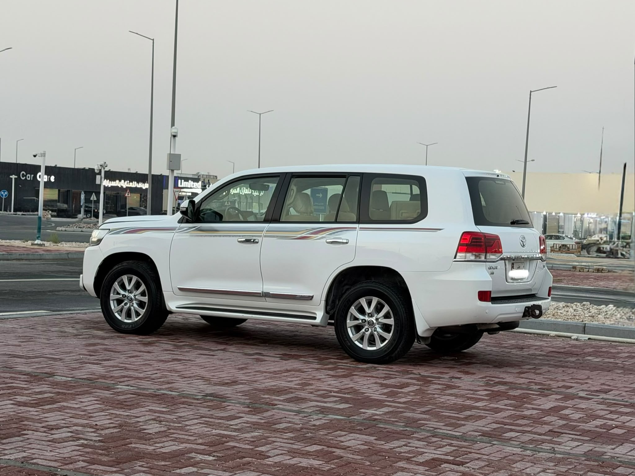 Toyota Land Cruiser GXR v8 2017 - Image 4