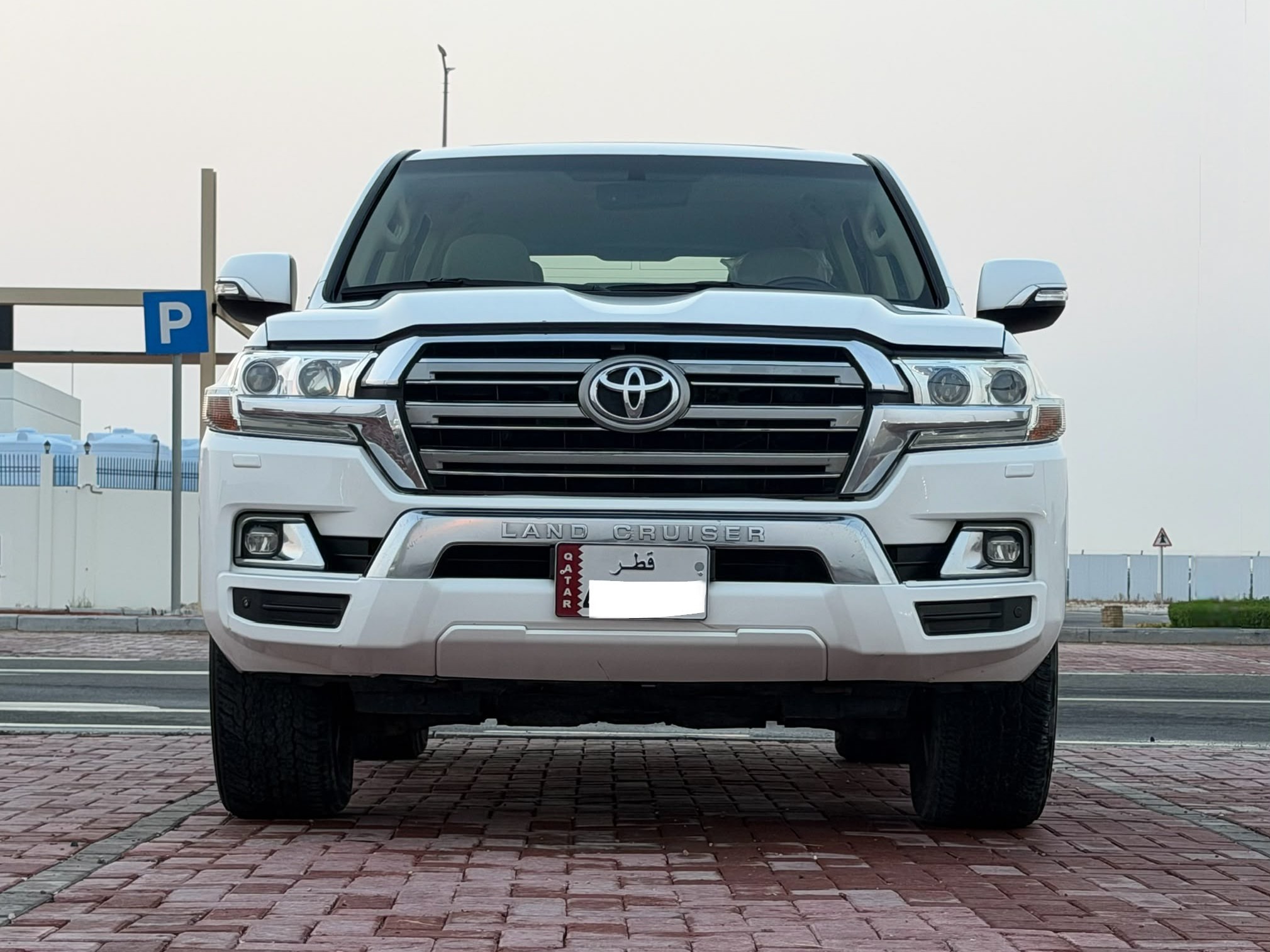 Toyota Land Cruiser GXR v8 2017 - Image 2